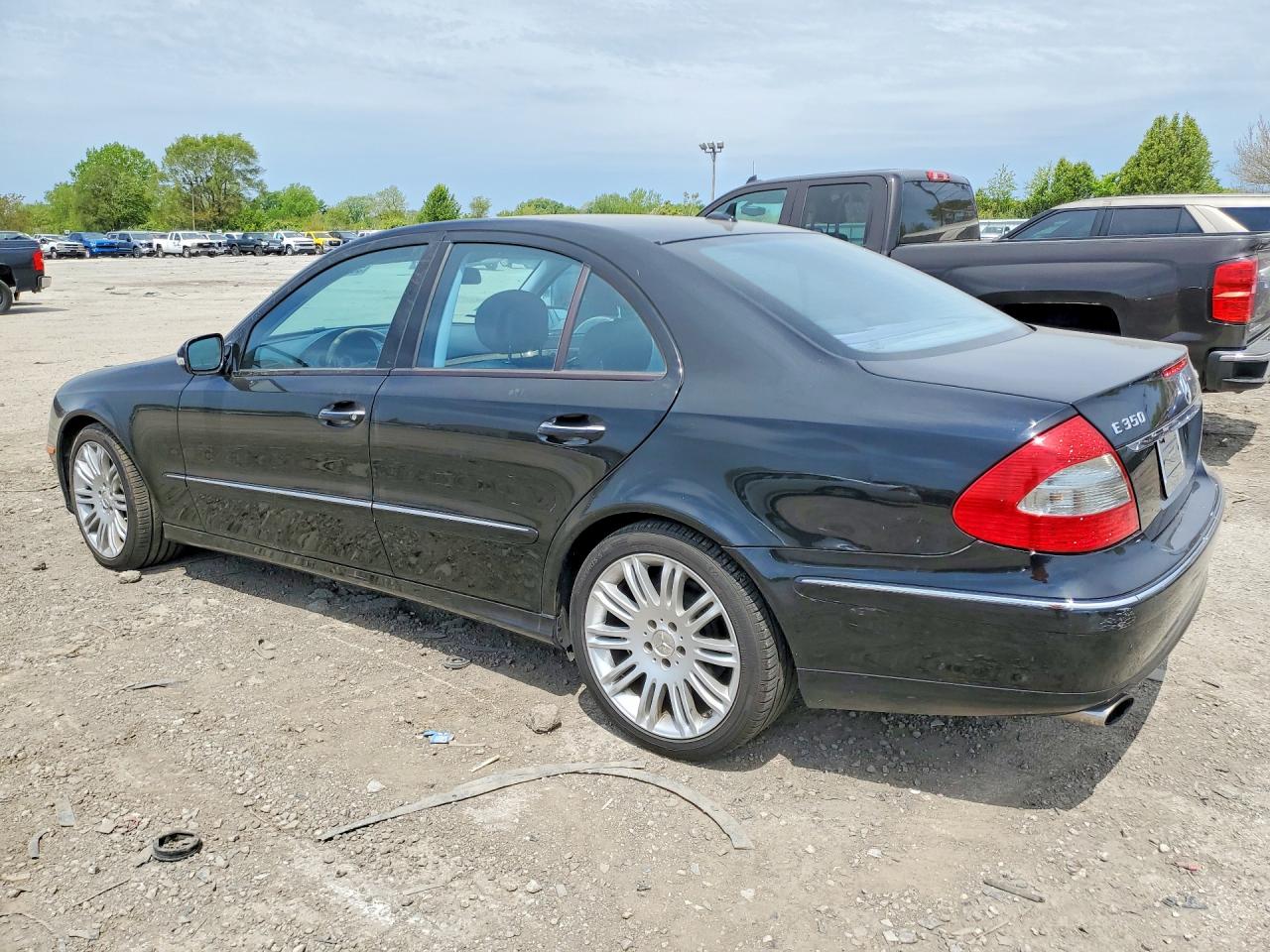 2008 Mercedes-Benz E-class VIN WDBUF87X28B338158 photo 2