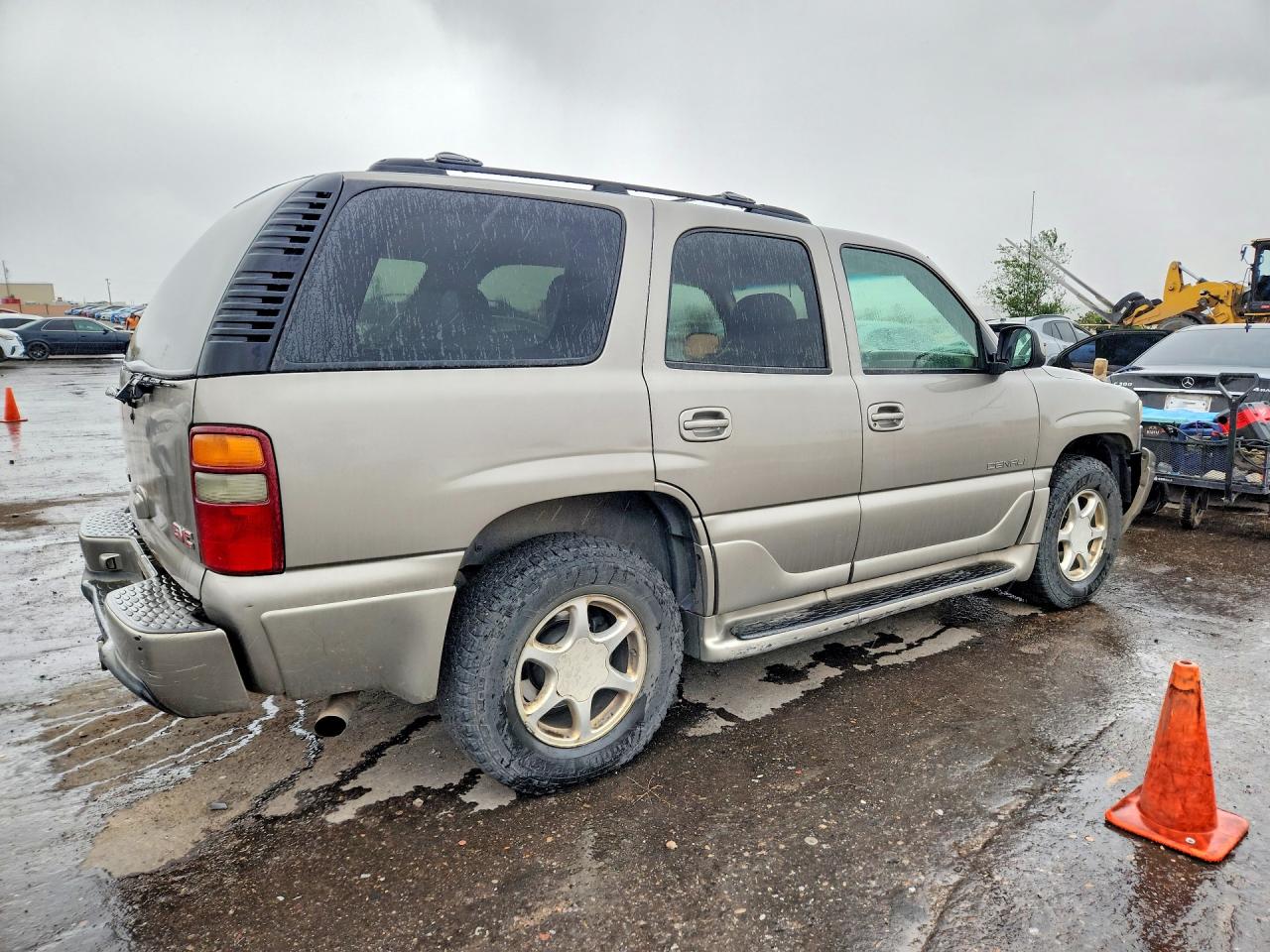 2003 GMC Yukon VIN 1GKEK63U73J285123 photo 3