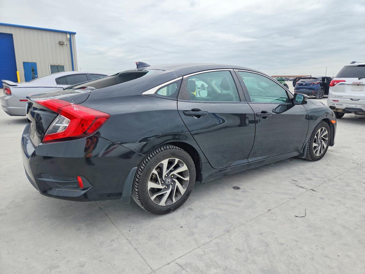 2017 Honda Civic VIN 19XFC2F71HE004644 photo 3