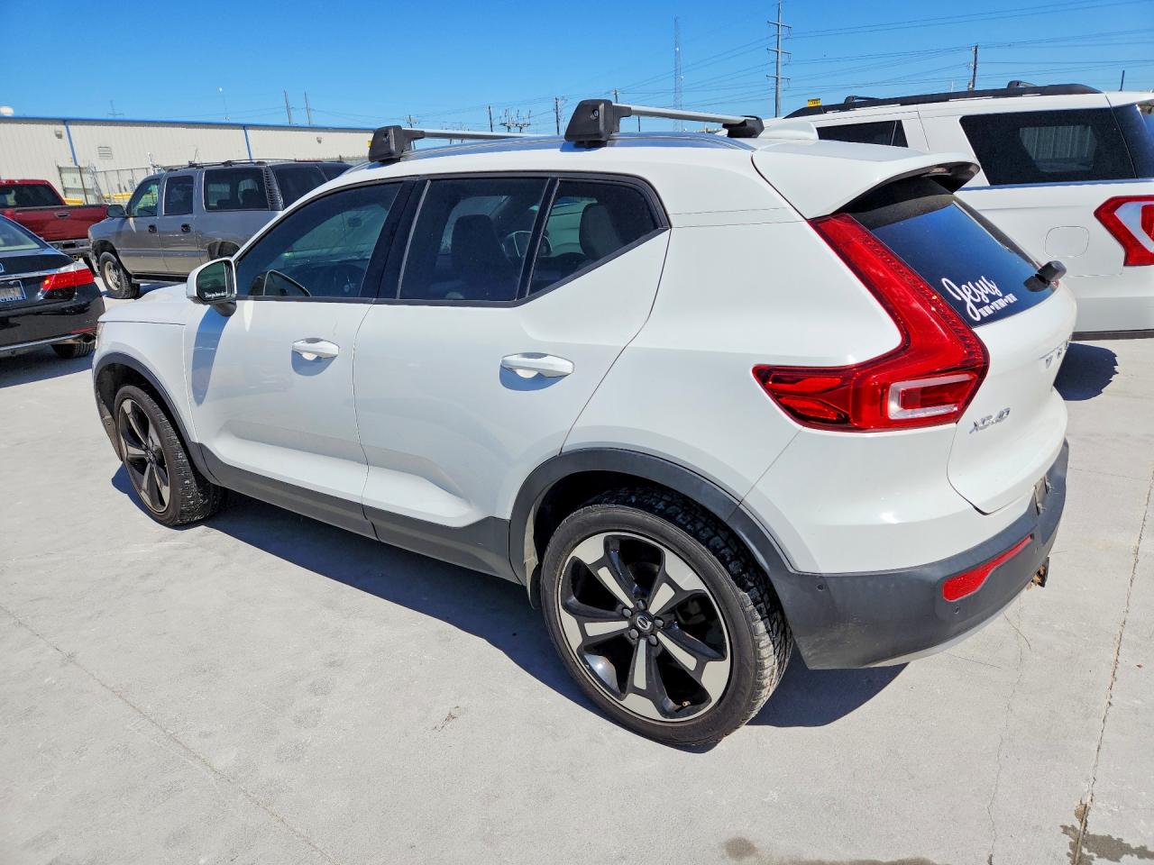 2019 Volvo Xc40 VIN YV4162XZ8K2014946 photo 2