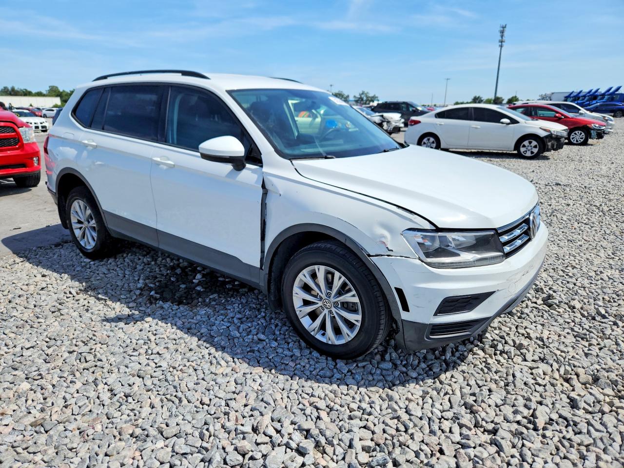 2020 Volkswagen Tiguan VIN 3VV1B7AX5LM105400 photo 4