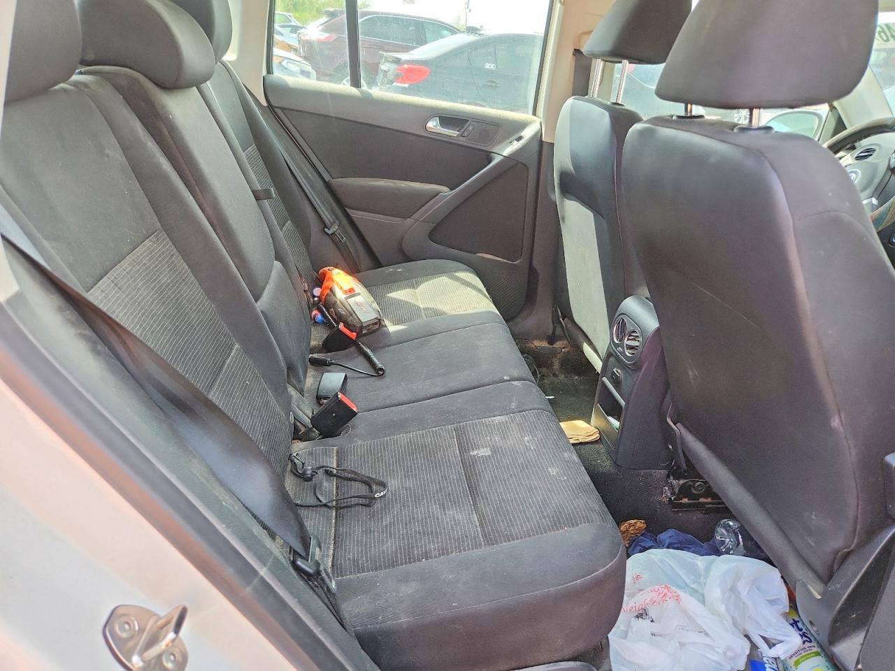 2015 Volkswagen Tiguan VIN WVGBV7AX0FW512888 photo 11