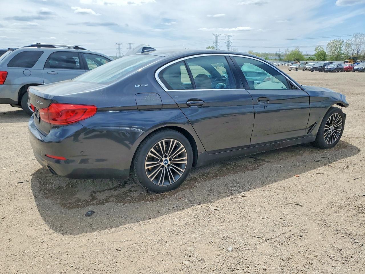 2019 BMW 5 series VIN WBAJB1C59KB375210 photo 3