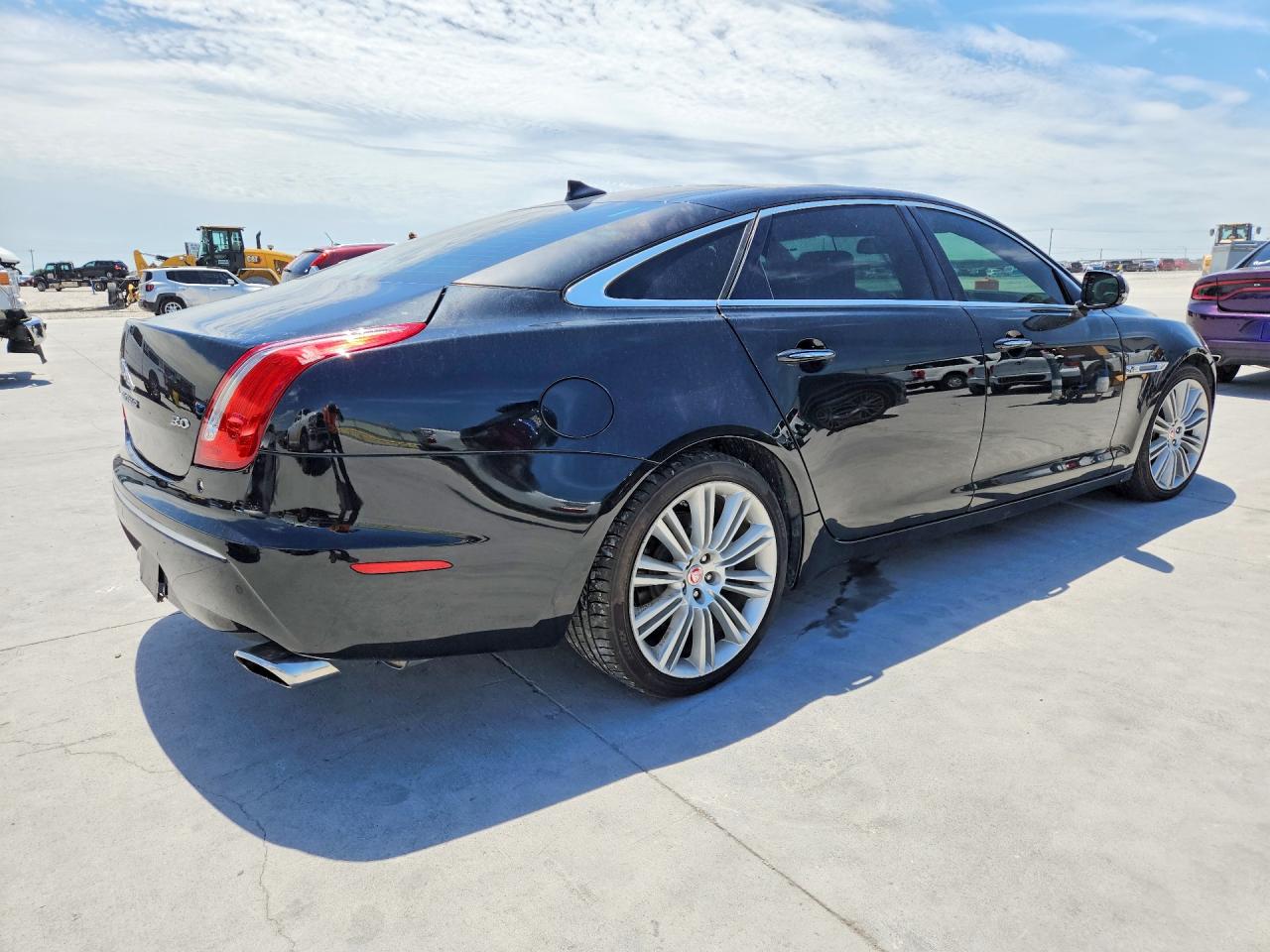 2015 Jaguar Xj VIN SAJWA2GZXF8V89383 photo 3