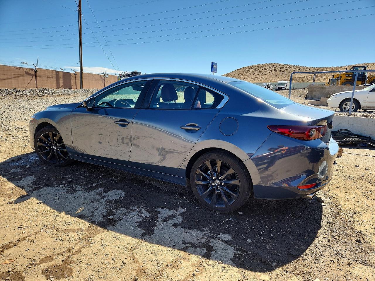 2024 Mazda 3 VIN 3MZBPBCM8RM402483 photo 2