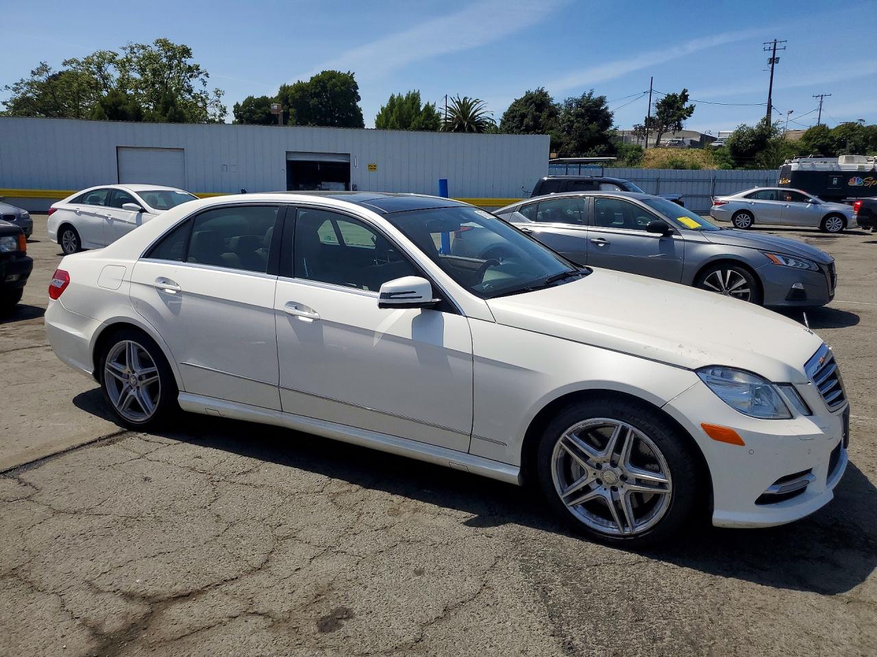 2013 MERCEDES-BENZ E-class VIN WDDHF9BBXDA728676 photo 4