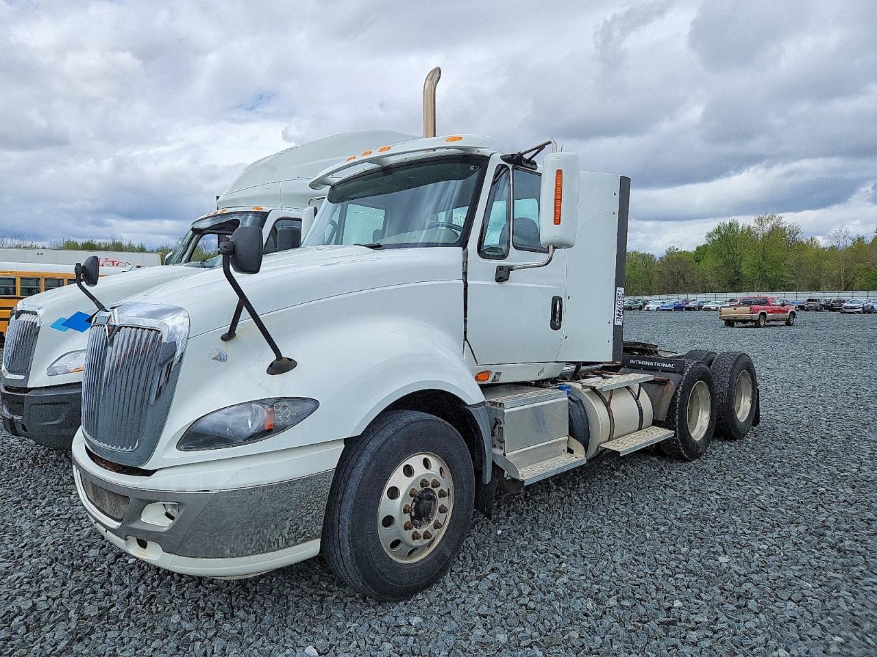 2015 International All other VIN 1HSDJAPR6FH531276 photo 2