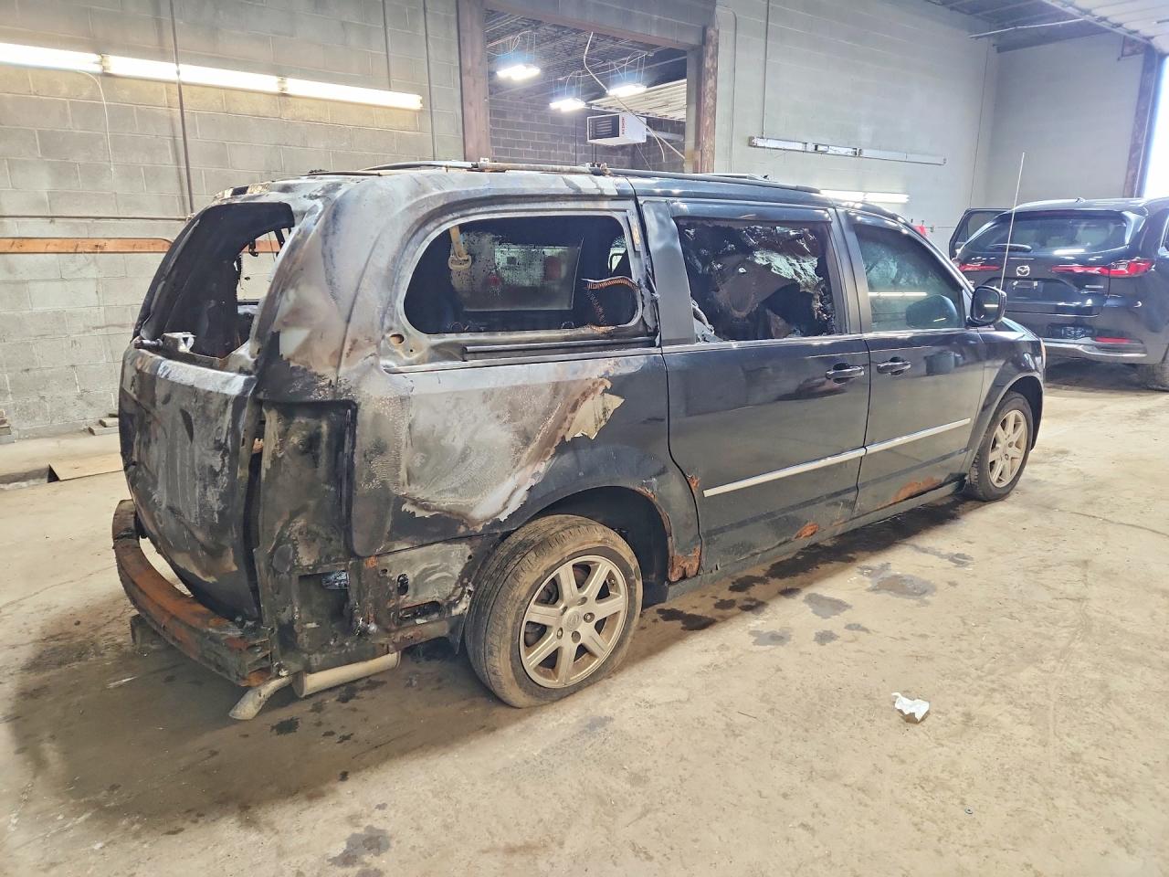 2010 CHRYSLER Minivan VIN 2A4RR5D13AR432208 photo 3