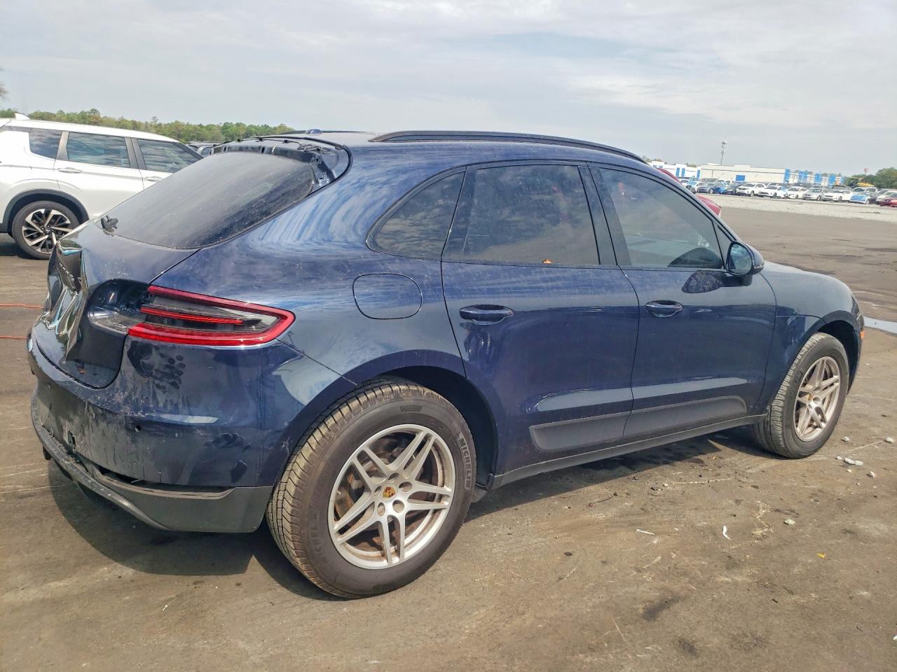 2017 PORSCHE Macan VIN WP1AA2A5XHLB06679 photo 3