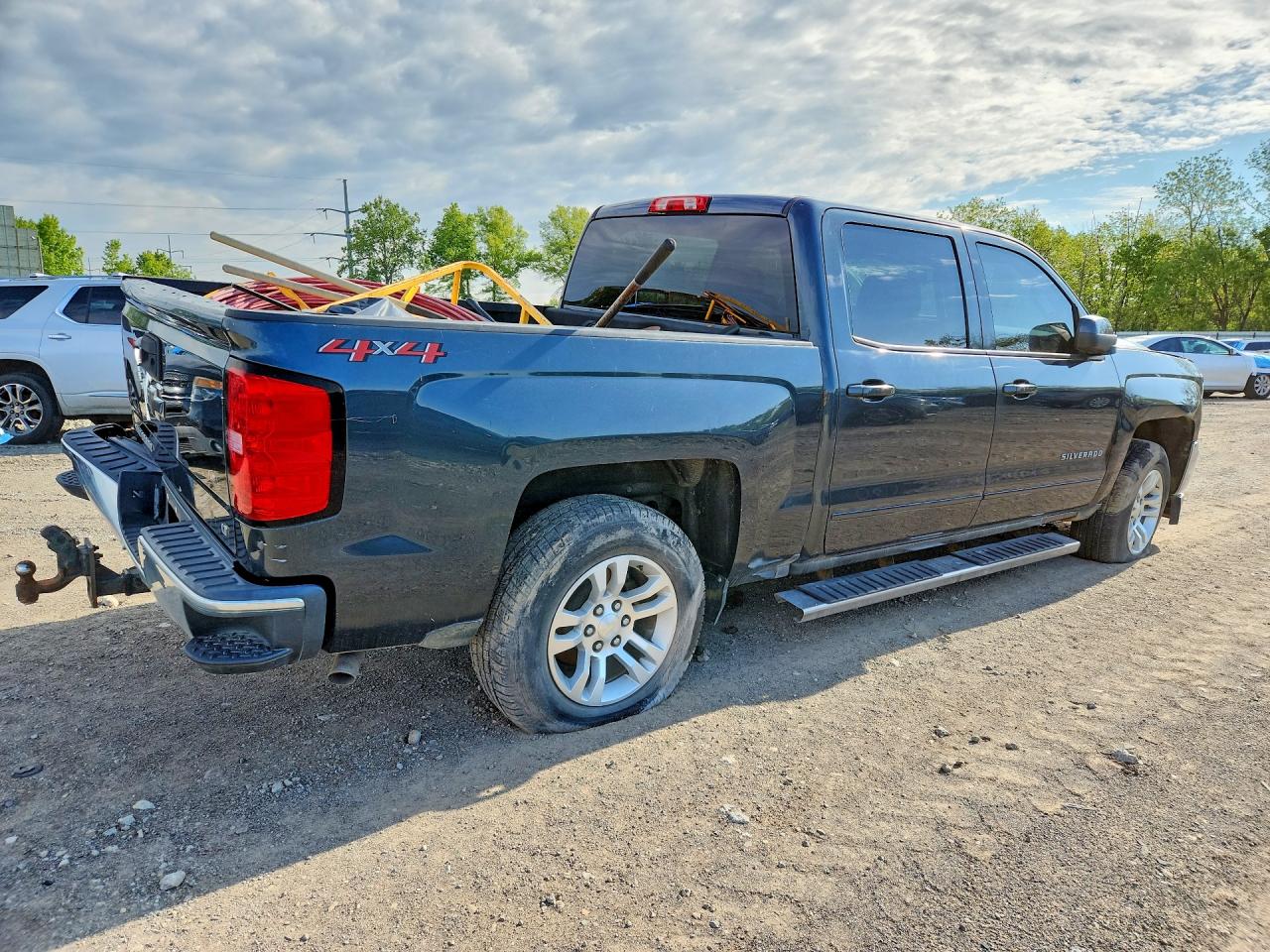 2018 Chevrolet All models VIN 3GCUKREC1JG491159 photo 3