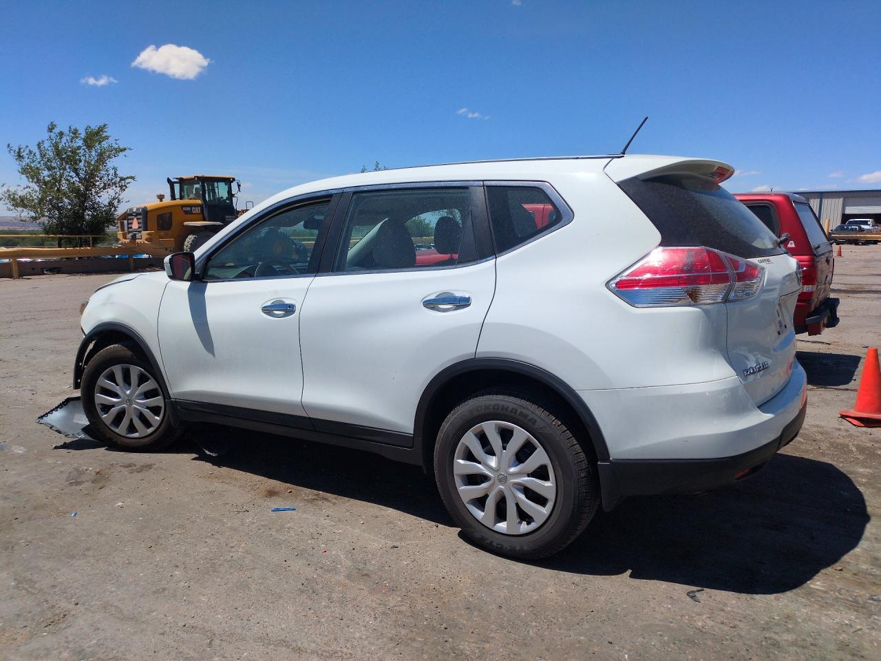 2015 Nissan Rogue VIN KNMAT2MV9FP580135 photo 2