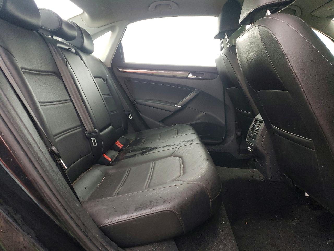 2021 Volkswagen Passat VIN 1VWBA7A3XMC002900 photo 10