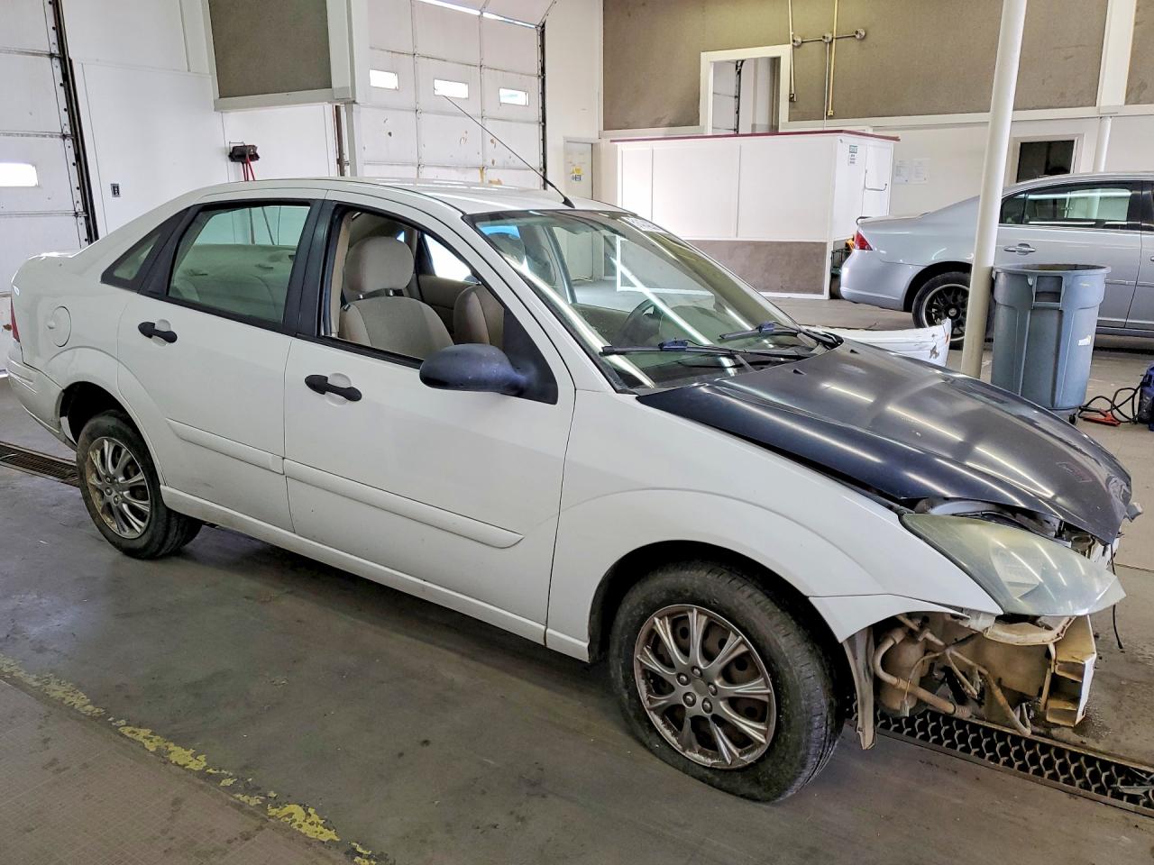 2004 Ford Focus VIN 1FAHP34364W178105 photo 4