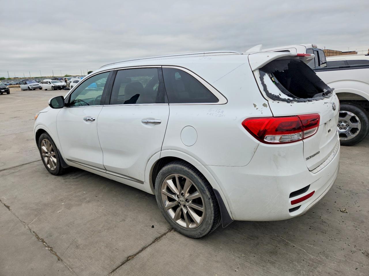 2017 Kia Sorento VIN 5XYPK4A50HG309550 photo 2