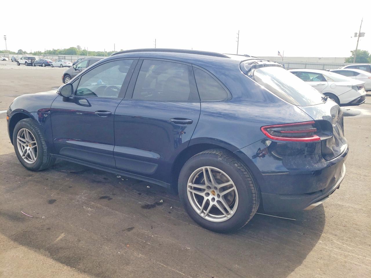 2017 PORSCHE Macan VIN WP1AA2A5XHLB06679 photo 2