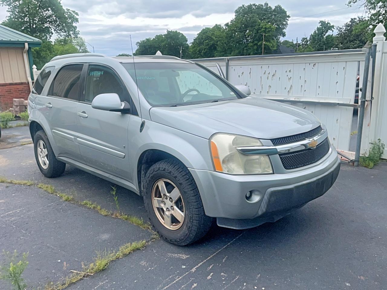 2006 Chevrolet Equinox VIN 2CNDL63F366134833 photo 1