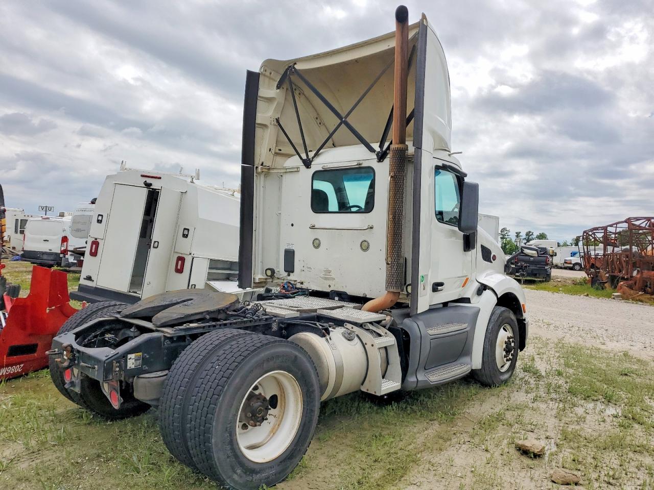 2017 PETERBILT All other VIN 1XPBA48X6HD428995 photo 4