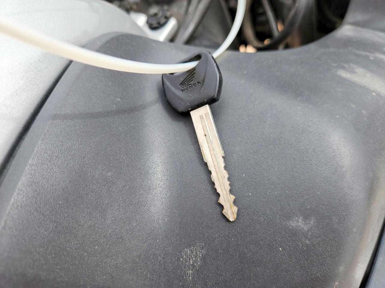 2001 Honda Cbr cycle VIN JH2PC35001M211121 photo 8