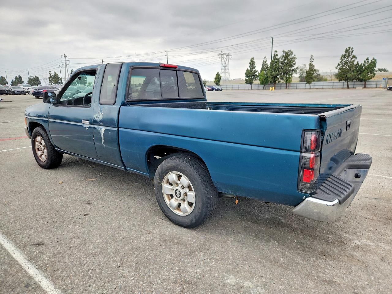 1995 Nissan TITAN VIN 1N6SD16S1SC455174 photo 2