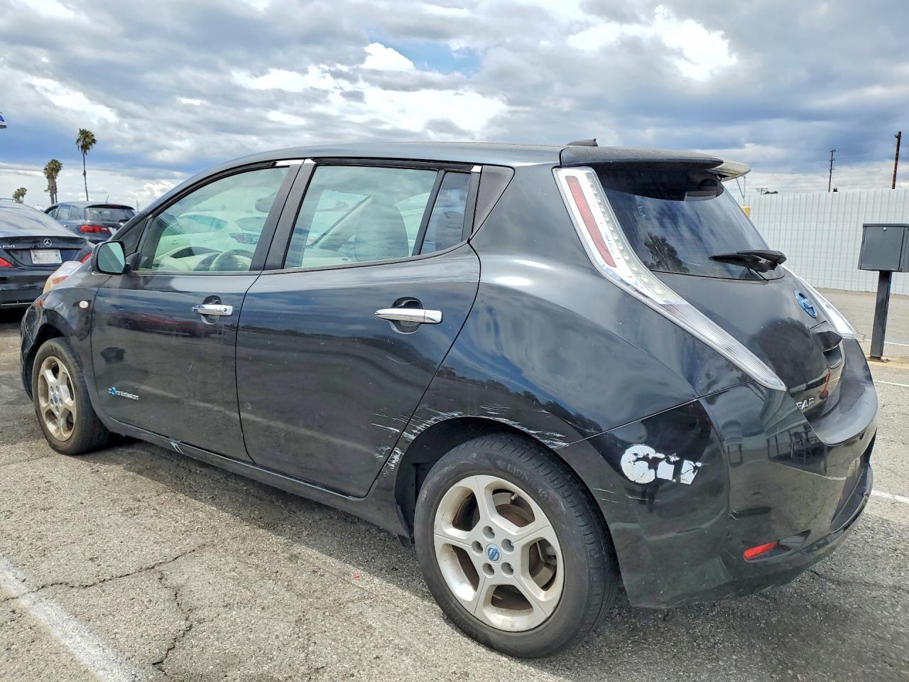 2011 Nissan Leaf VIN JN1AZ0CP5BT005041 photo 2