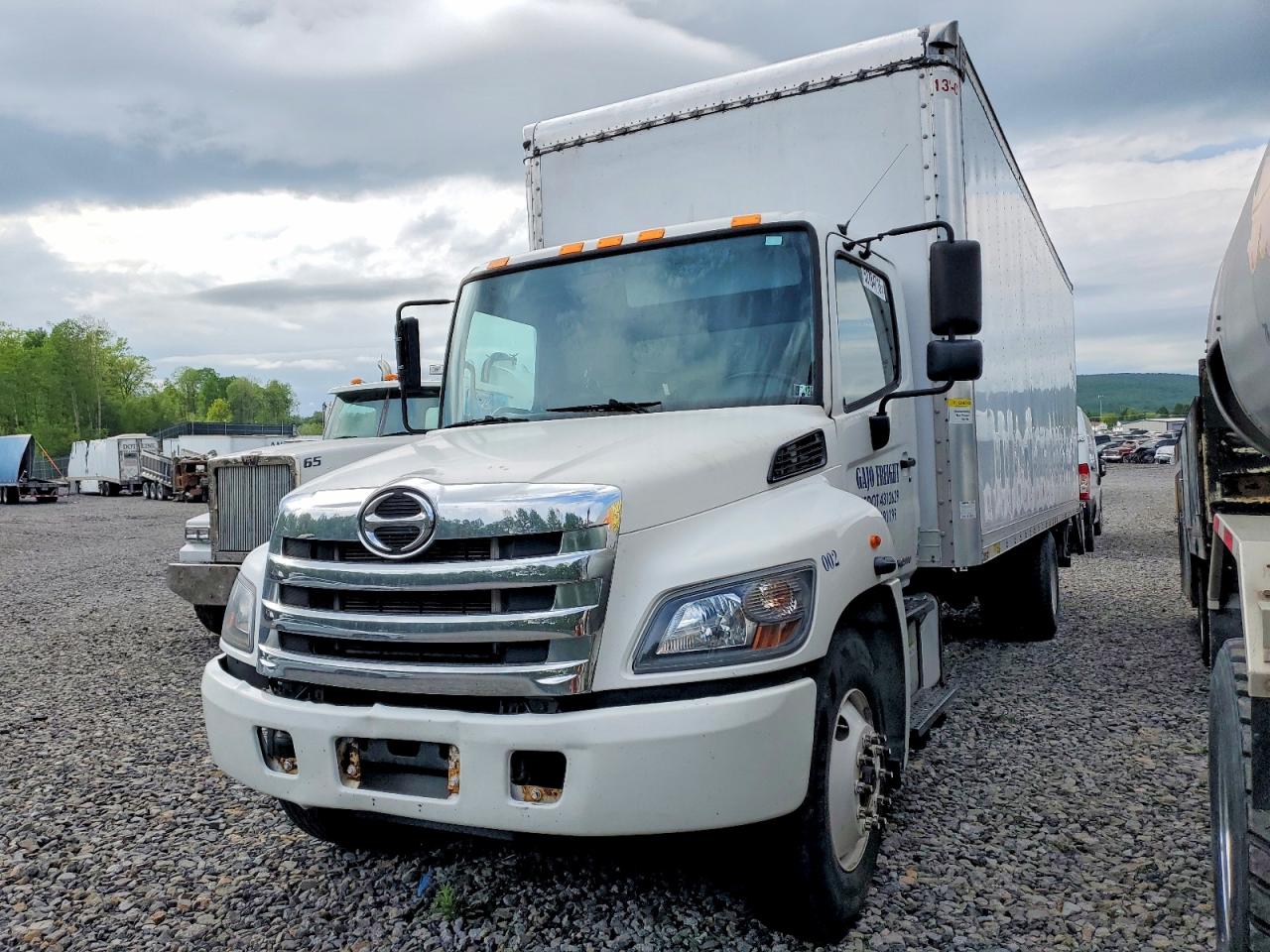 2018 HINO All other VIN 5PVNJ8JV0J4S67046 photo 2