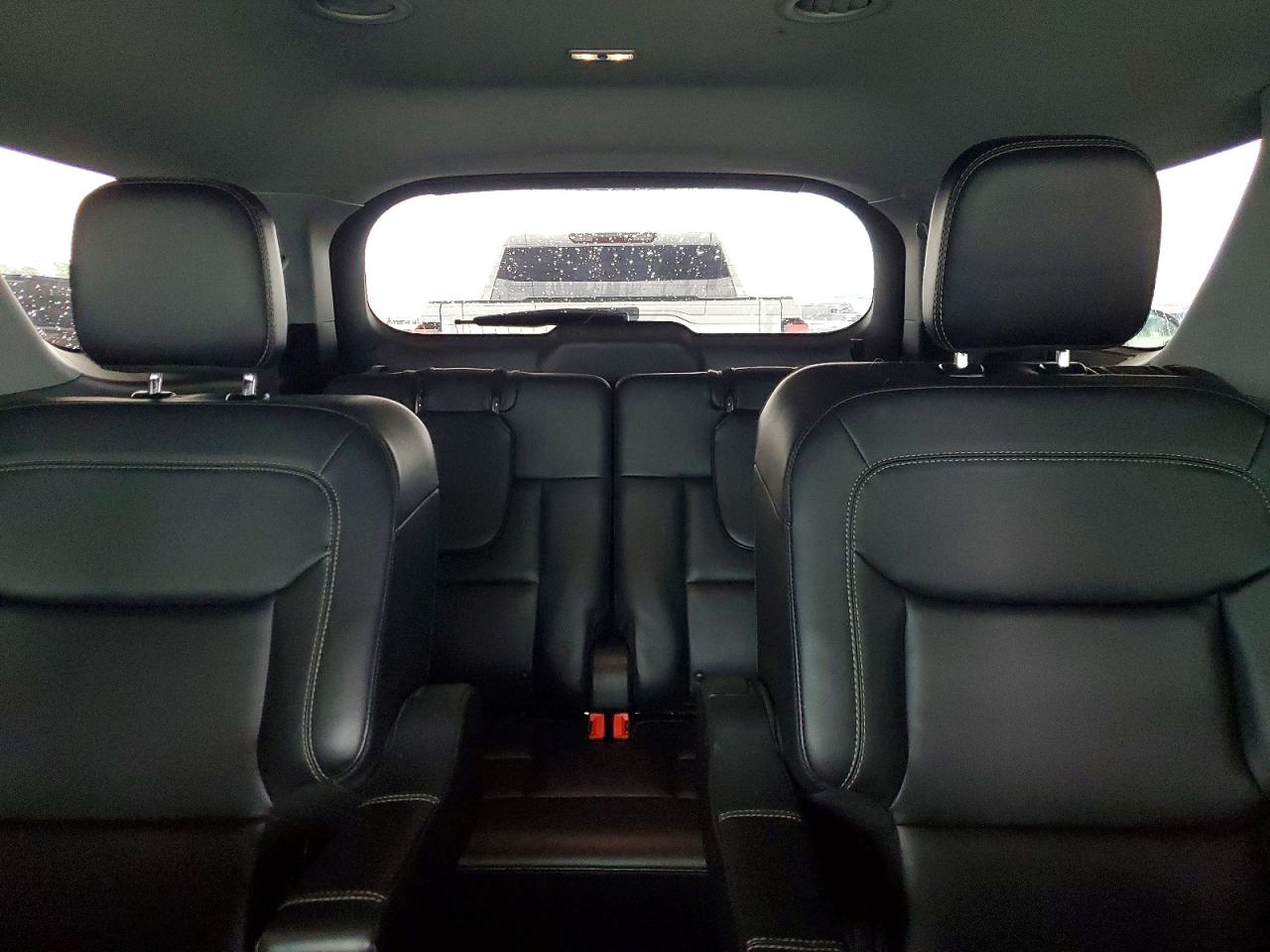 2024 Ford Explorer VIN 1FMSK7DH7RGA87276 photo 10