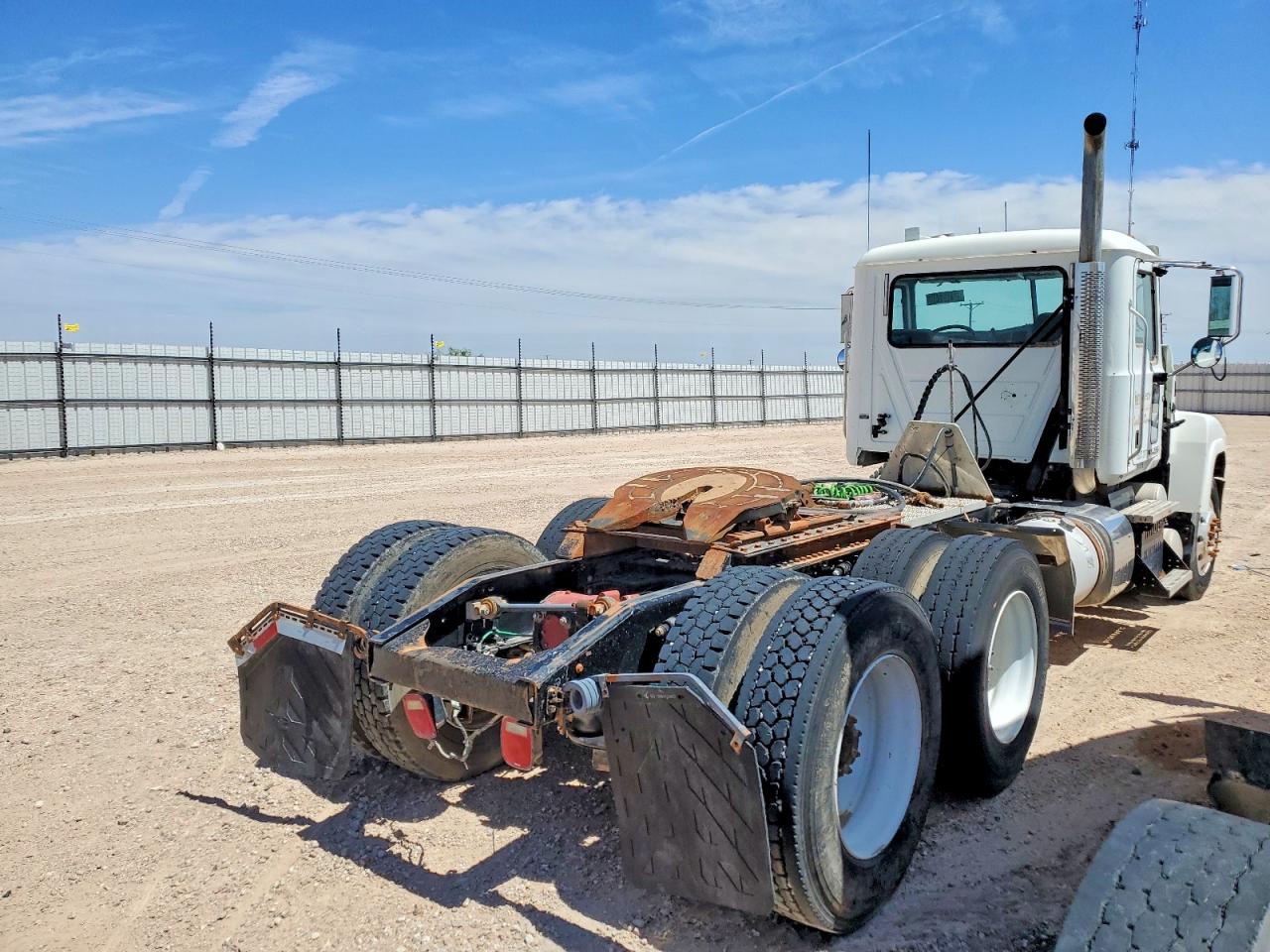 2015 MACK All other VIN 1M2AN07Y1FM018019 photo 4