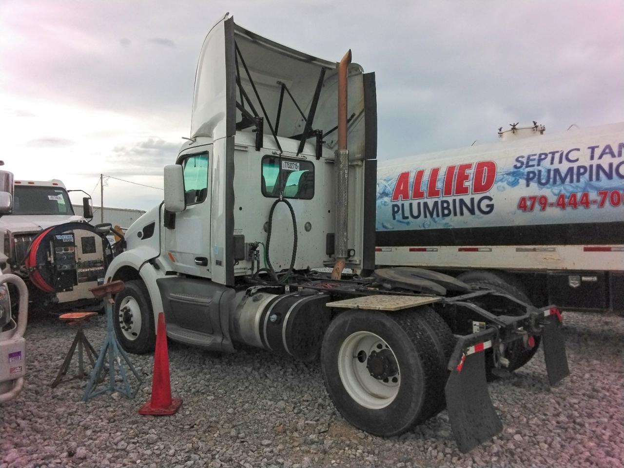 2017 PETERBILT All models VIN 1XPBA48XXHD409527 photo 3