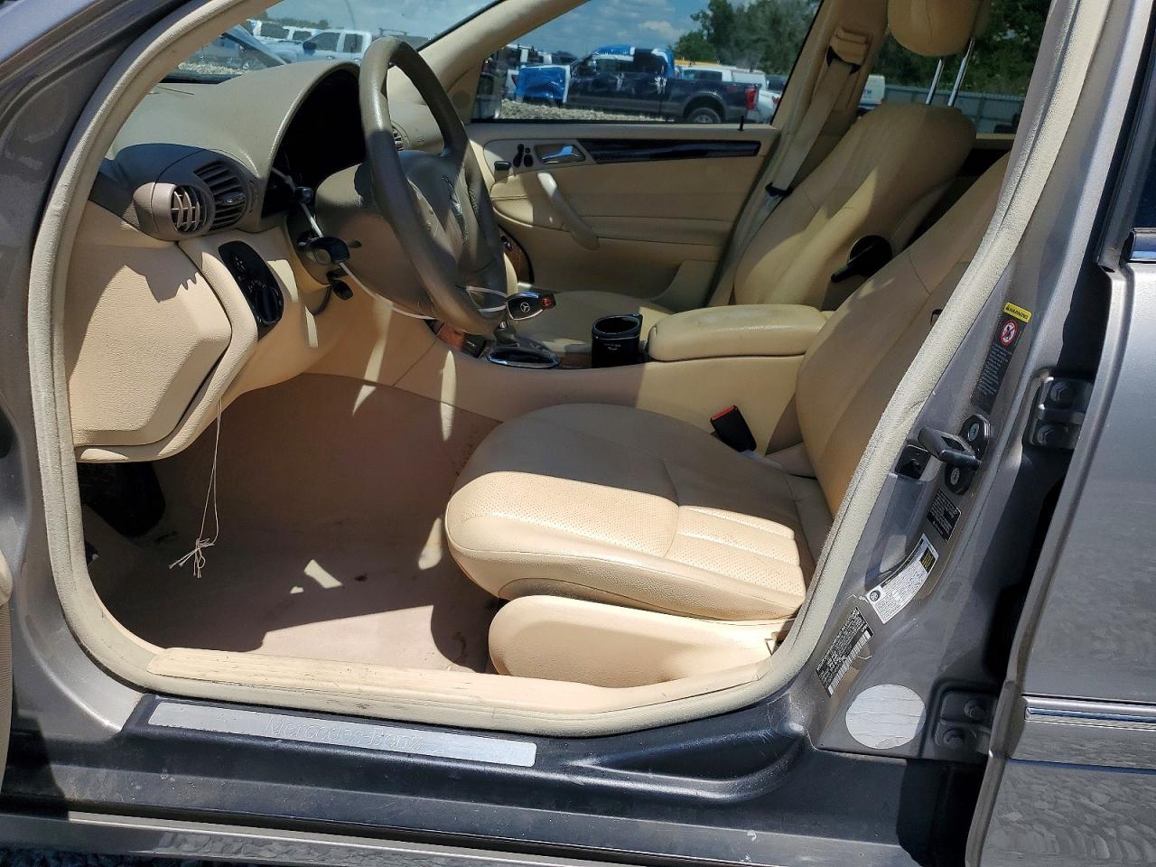 2007 MERZ C-class VIN WDBRF54H97F882259 photo 7