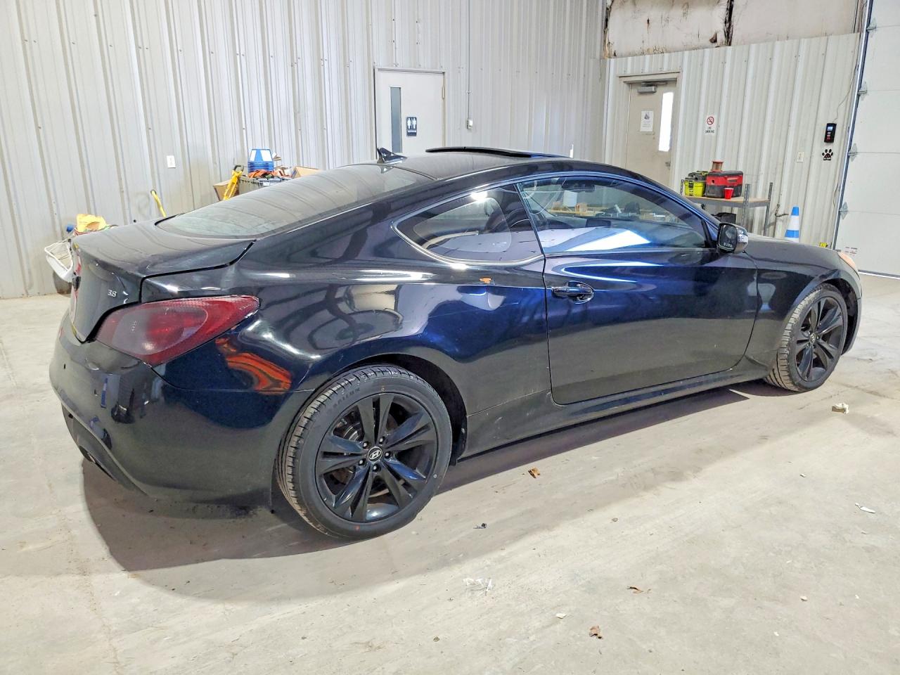 2010 Hyundai Genesis VIN KMHHU6KH5AU003513 photo 3
