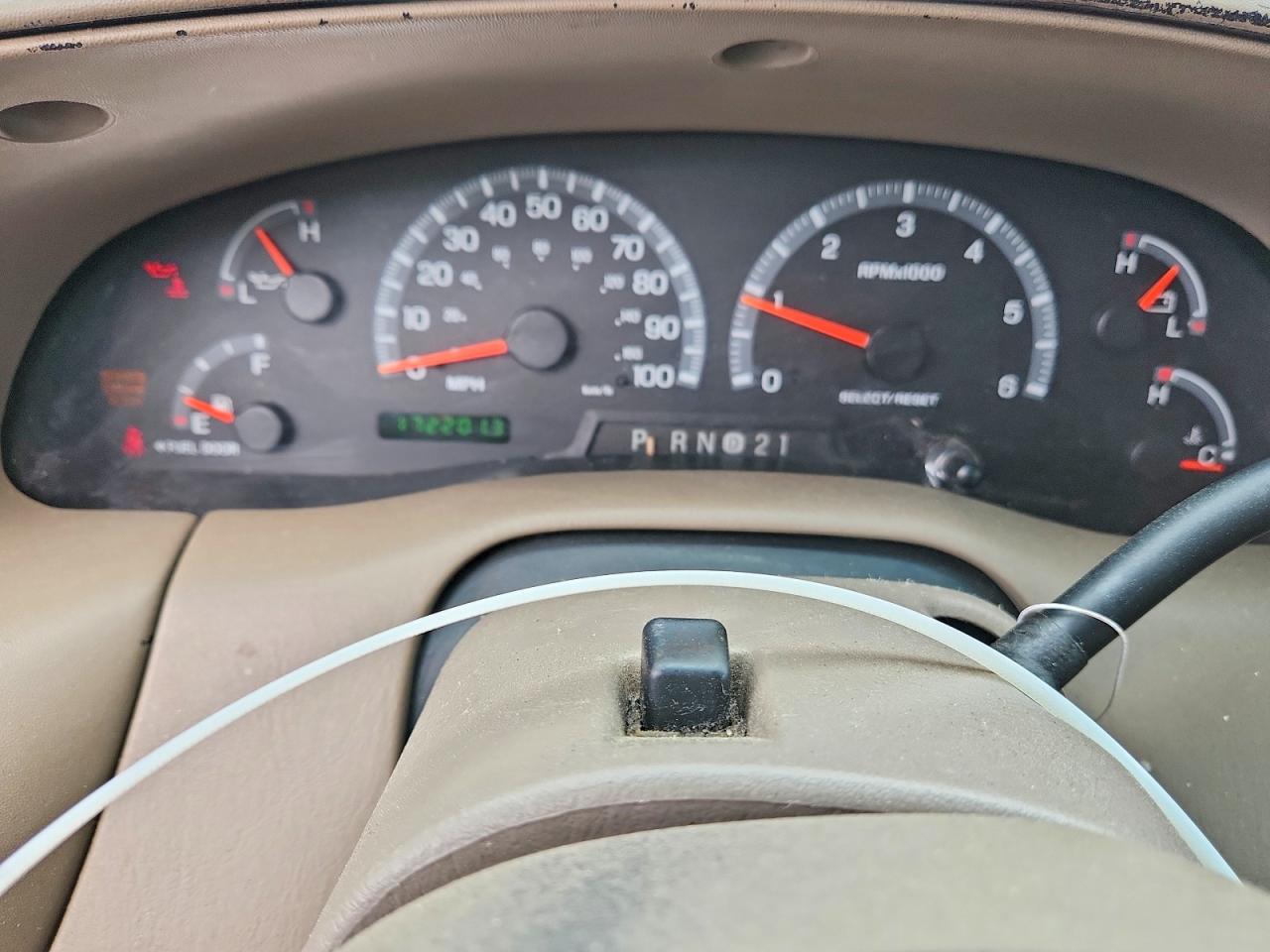 2002 Ford F150 VIN 1FTRW07L42KA48663 photo 9