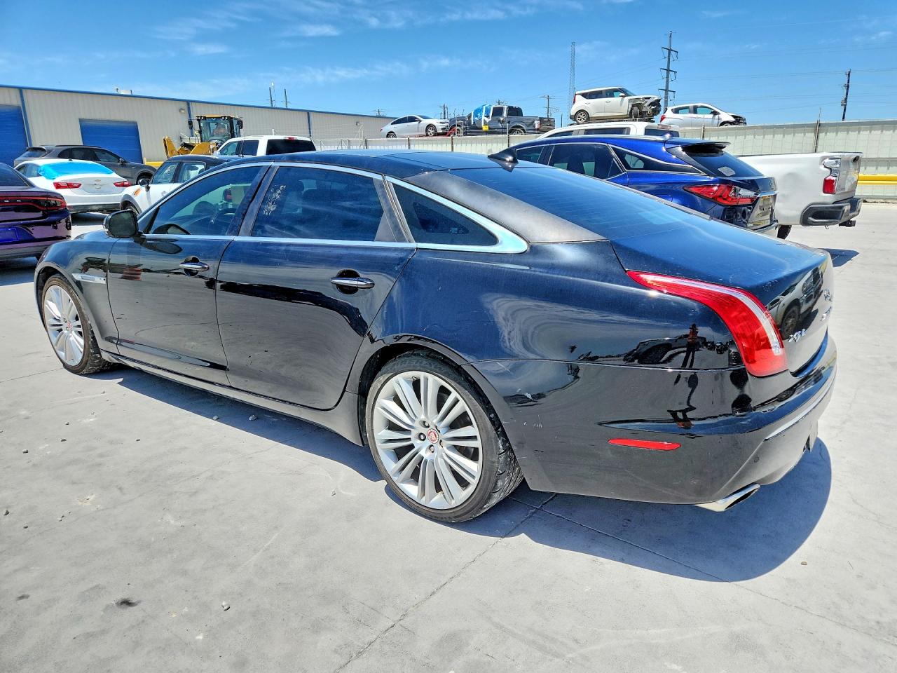 2015 Jaguar Xj VIN SAJWA2GZXF8V89383 photo 2