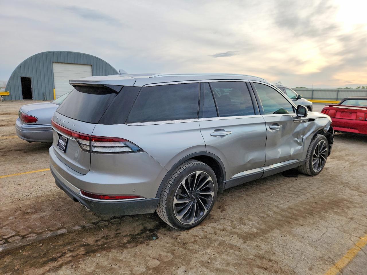 2020 Lincoln Aviator VIN 5LM5J7XC5LGL00567 photo 3