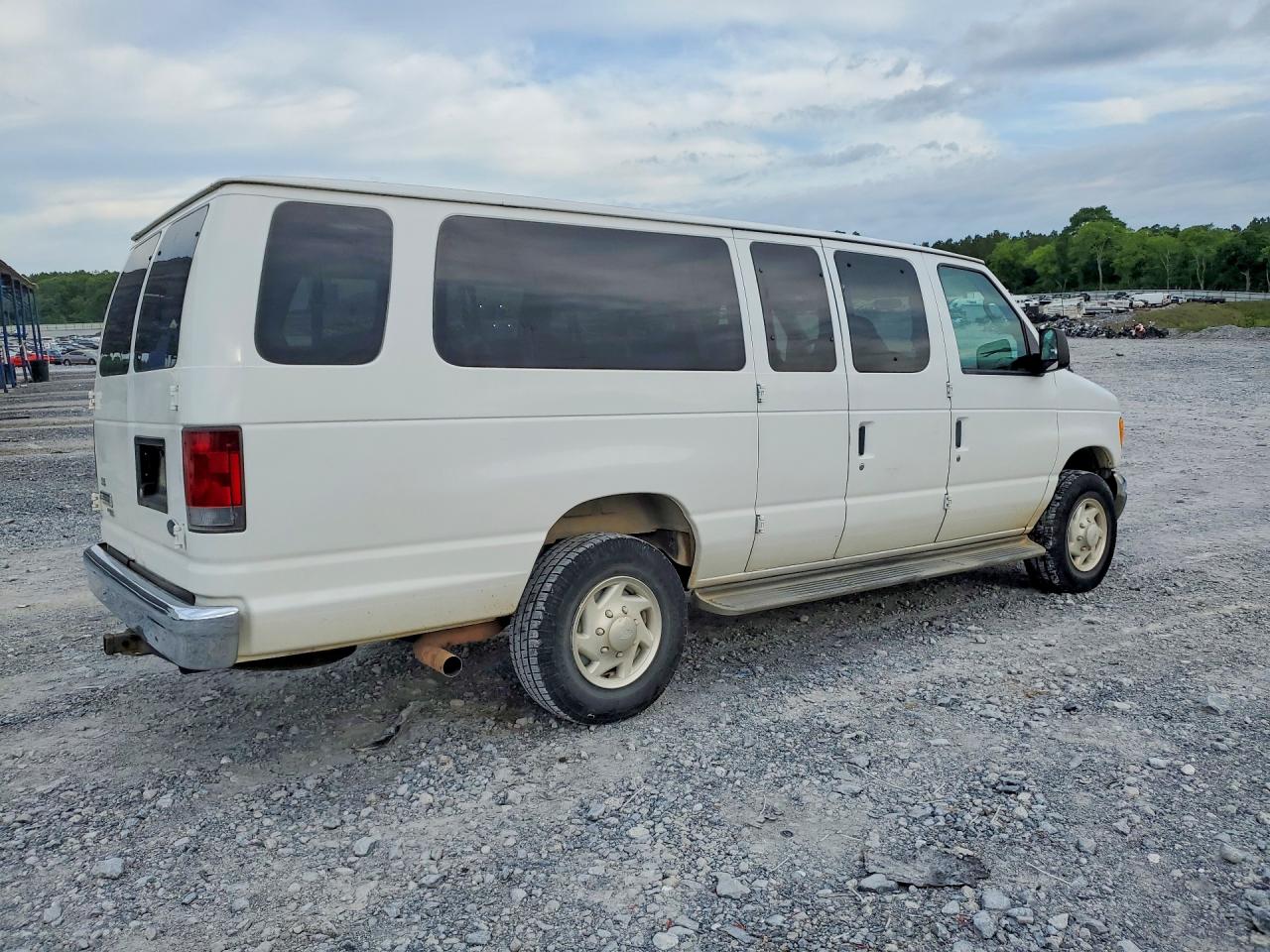 2006 Ford Econoline VIN 1FBSS31L26HB02332 photo 3