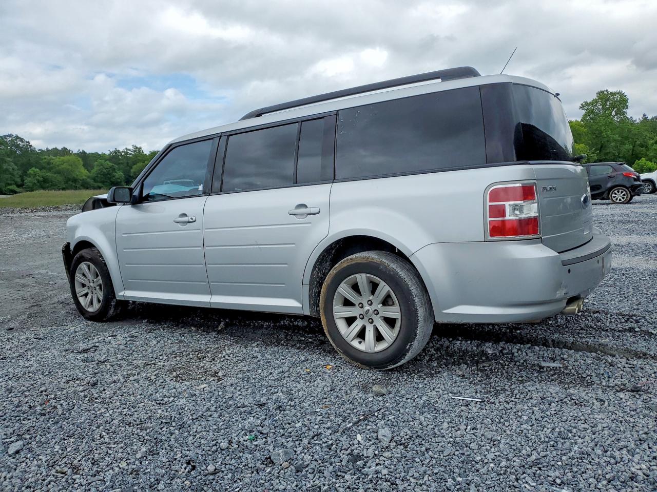 2011 Ford Flex VIN 2FMGK5BC9BBD17883 photo 2