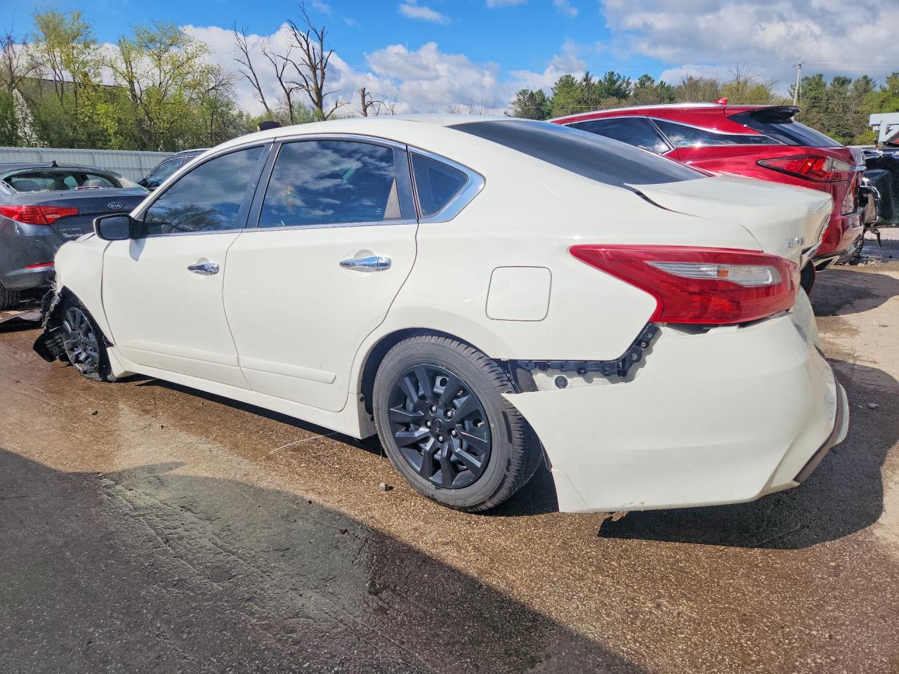 2018 Nissan Altima 2.5 VIN 1N4AL3AP6JC201738 photo 2