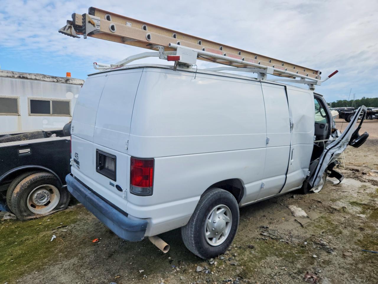 2013 Ford Econoline VIN 1FTSE3EL9DDA87622 photo 3