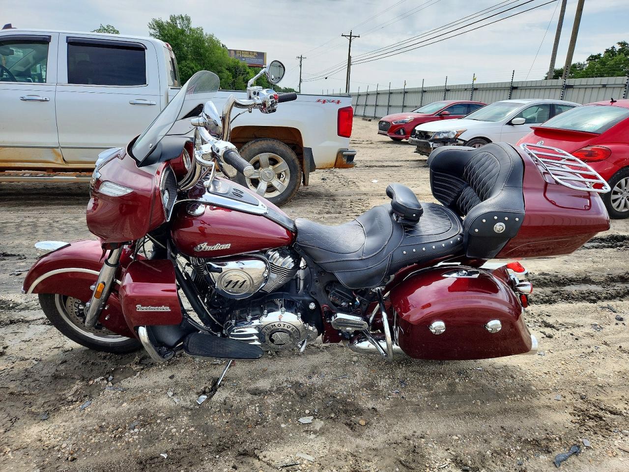 2017 INDIAN Motorcycle VIN 56KTRAAA1H3345090 photo 3