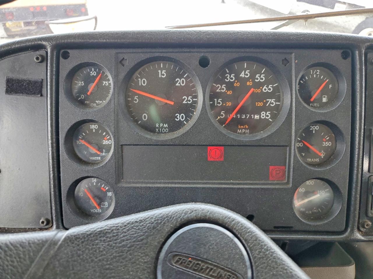 1998 FREIGHTLINER All models VIN 4UZ6CJAA1WC914534 photo 8