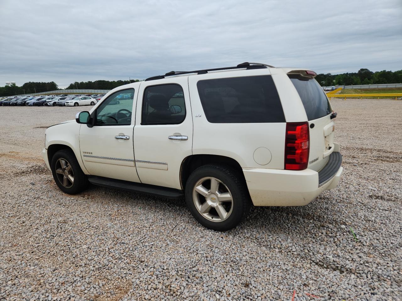 2014 Chevrolet Tahoe VIN 1GNSCCE05ER168544 photo 2