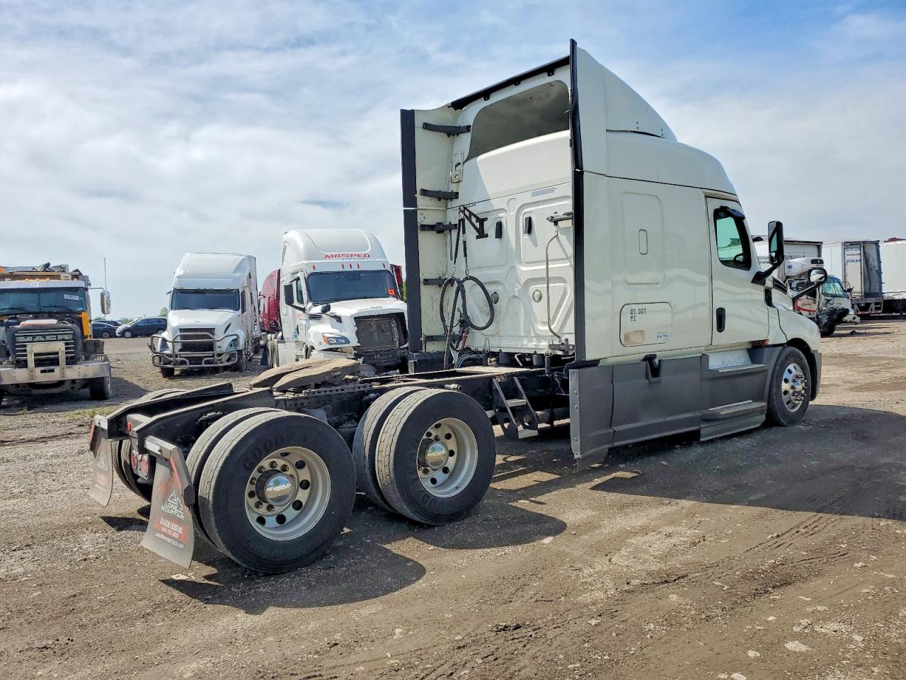 2019 FREIGHTLINER All other VIN 3AKJHHDR0KSKL3041 photo 4