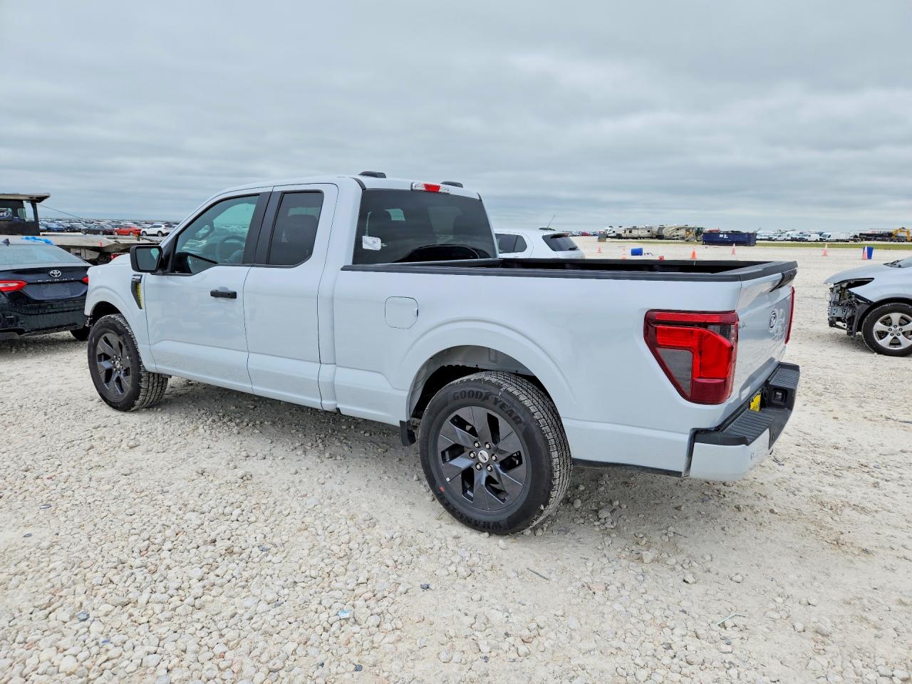 2025 Ford F150 VIN 1FTEX2KP4SKE74743 photo 2