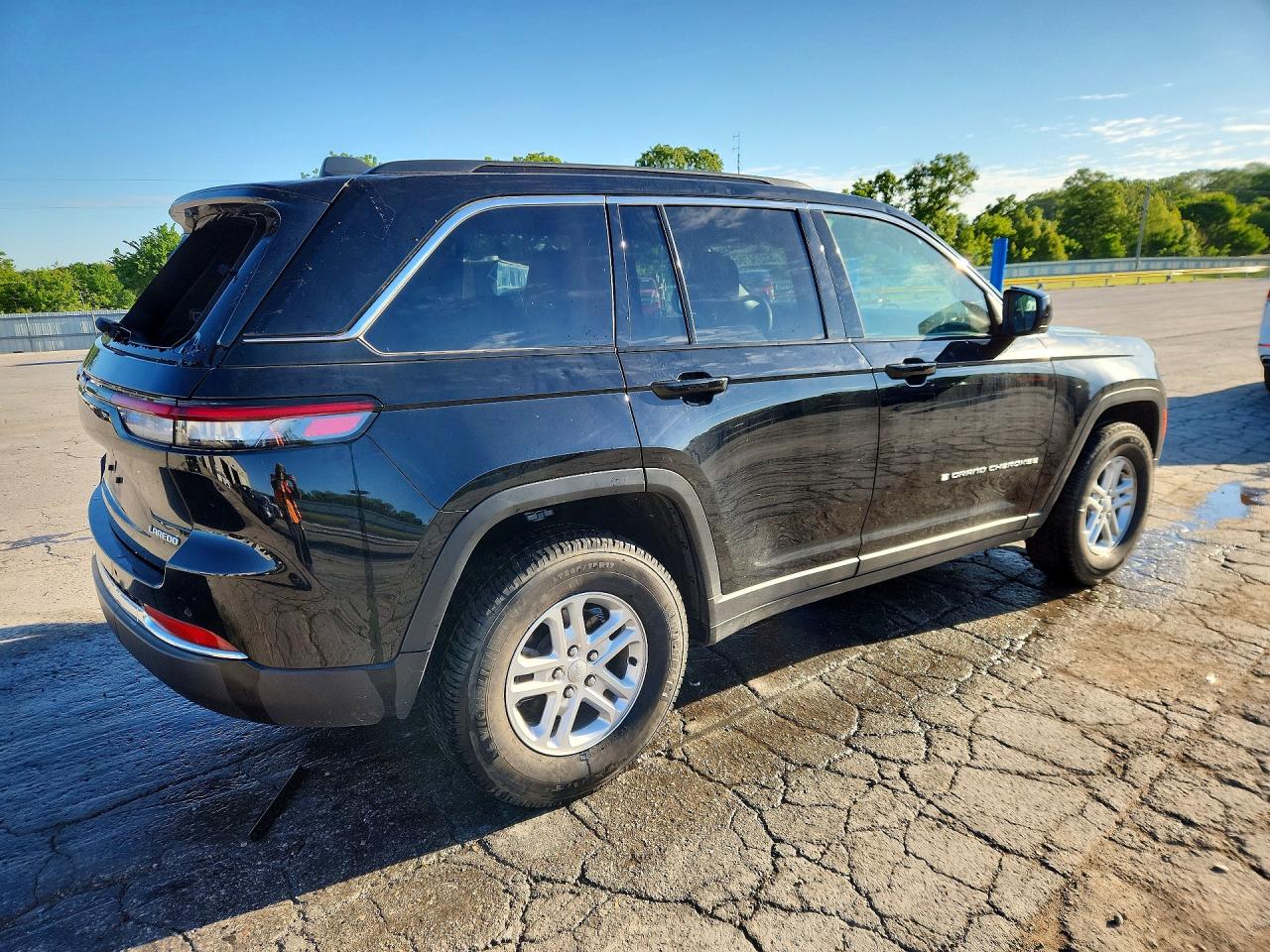 2024 Jeep Cherokee VIN 1C4RJHAG6RC216641 photo 3