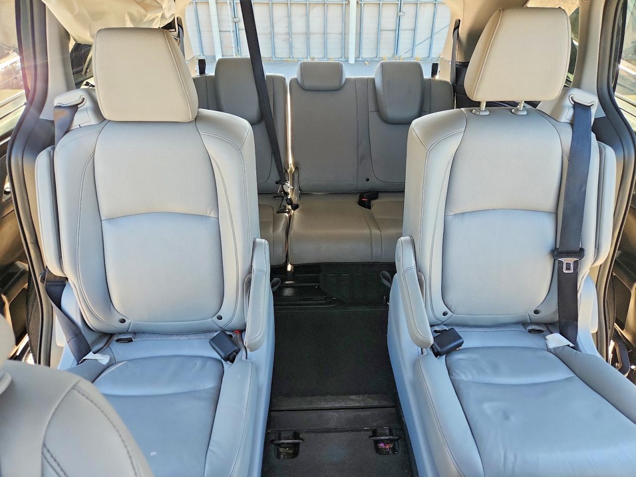 2018 Honda Odyssey VIN 5FNRL6H81JB028856 photo 10