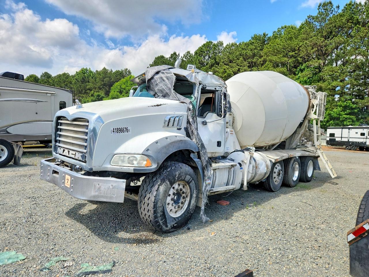2022 MACK All other VIN 1M2GR2GC2NM027874 photo 2