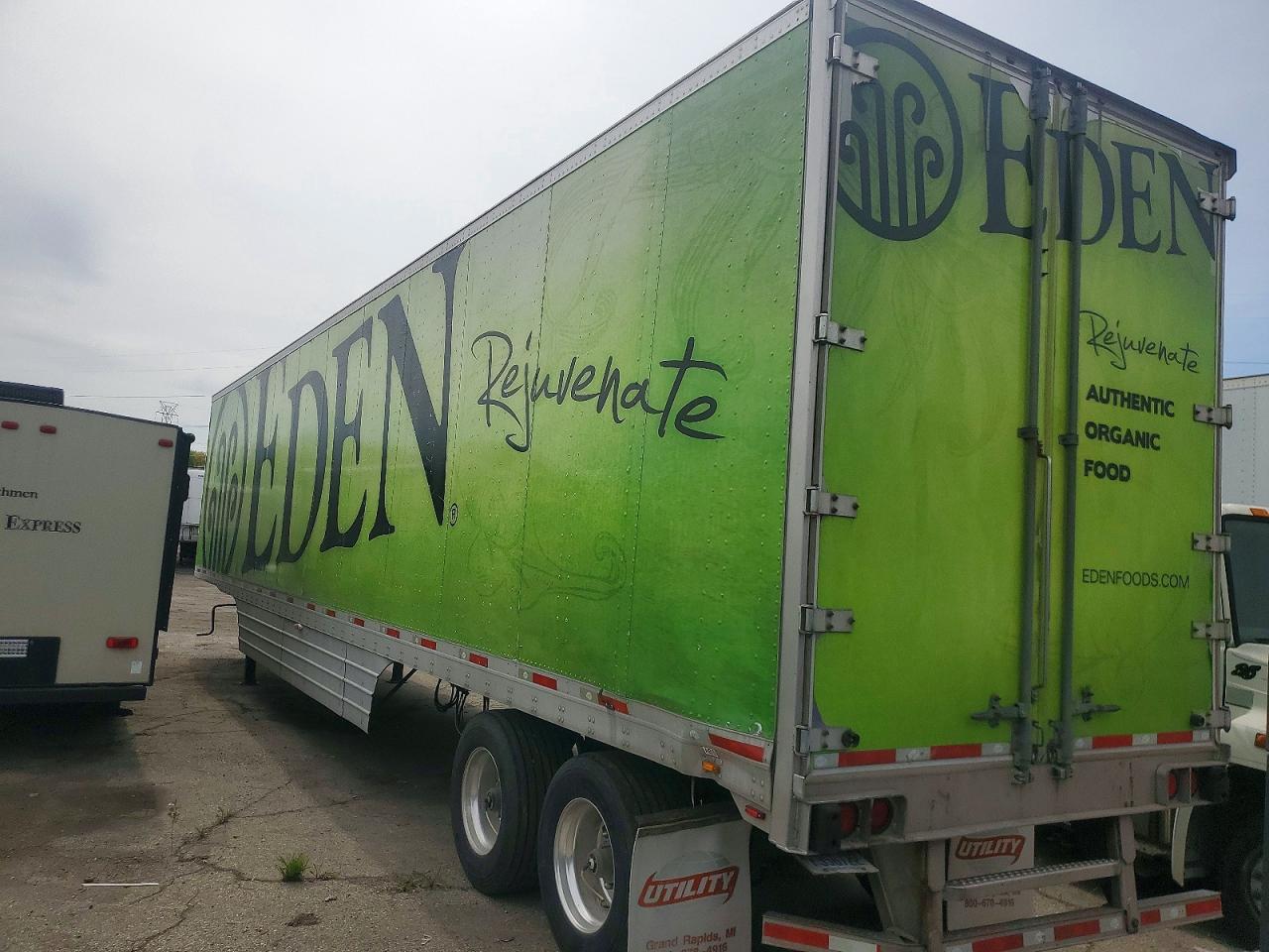 2009 UTILITY All models VIN 1UYVS24899G764401 photo 3