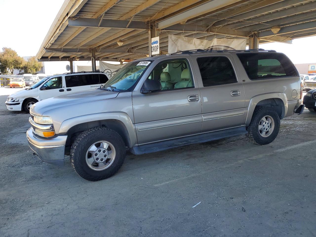 2002 CHEVROLET Suburban VIN 1GNFK16T52J266050 photo 1