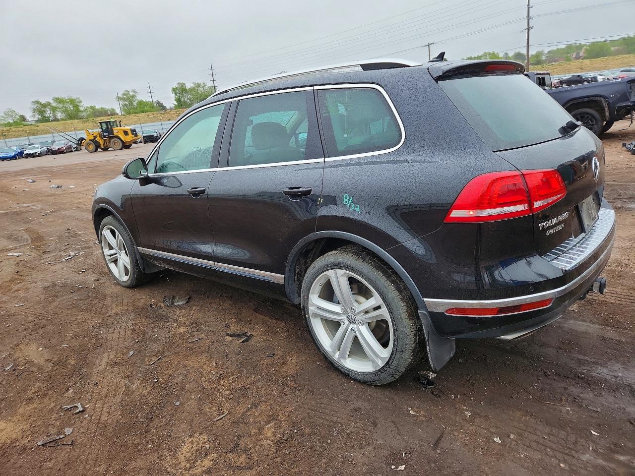 2017 Volkswagen Touareg VIN WVGGF7BP5HD004982 photo 2