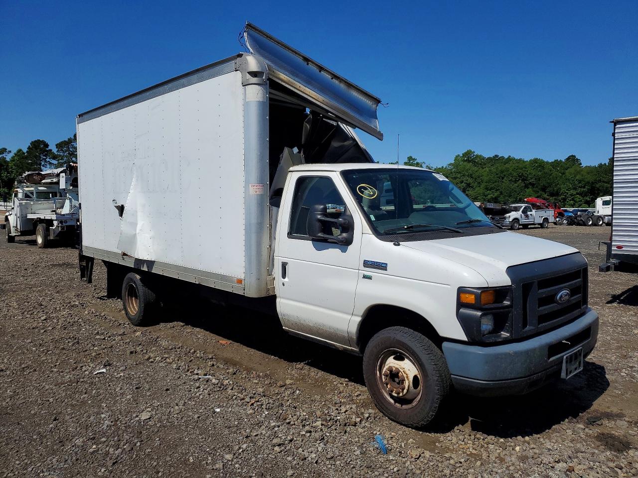 2016 Ford Econoline VIN 1FDWE3FL1GDC21314 photo 4