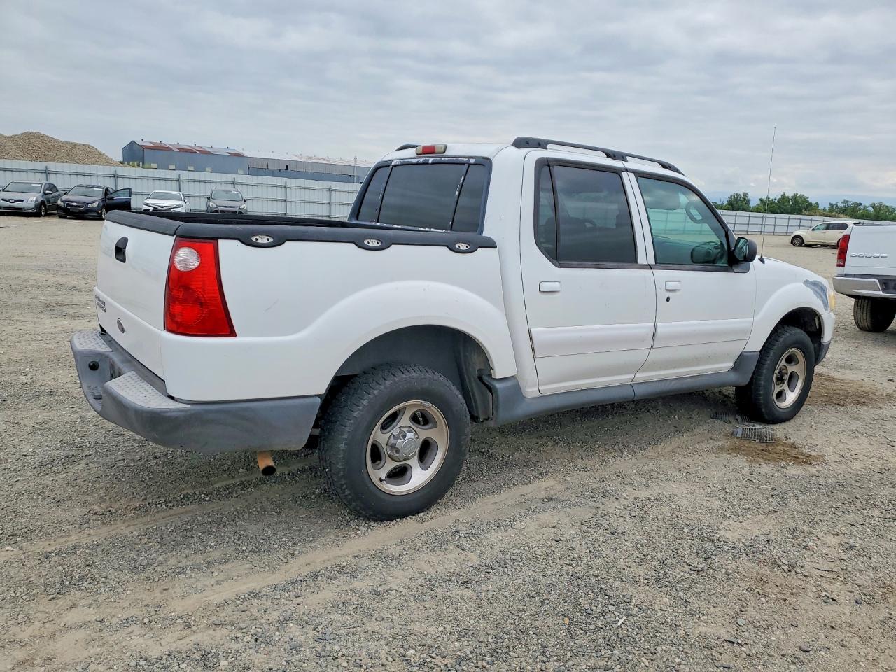 2004 Ford Explorer VIN 1FMZU67K84UA62262 photo 3